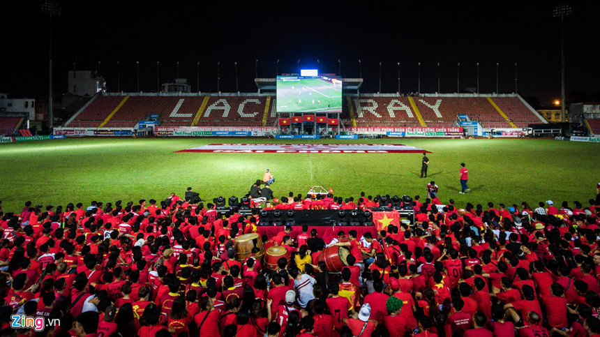 lap-dat-man-hinh-led-cho-san-van-dong-2